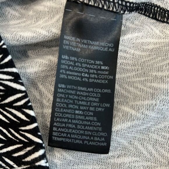Chicos Zenergy Tunic Top Black White Soft French Terry 3/4 Sleeve Size 1 Medium - Picture 11 of 12